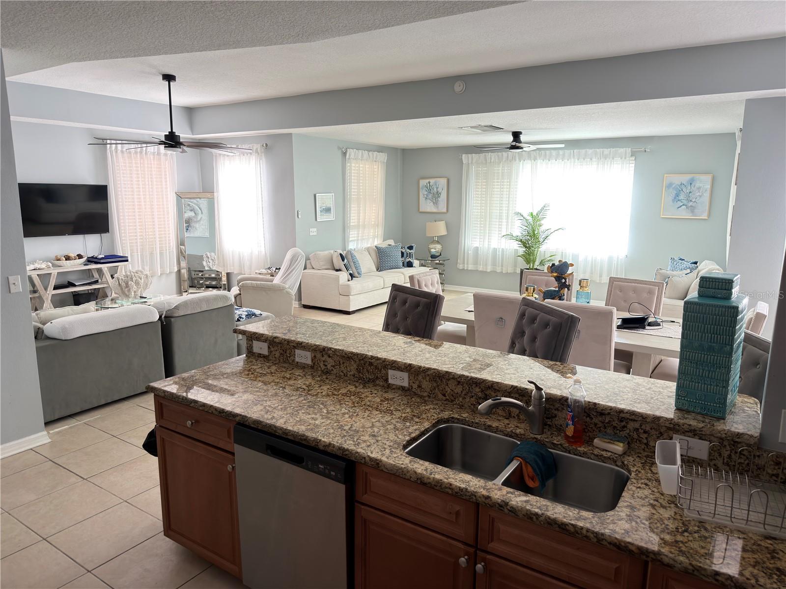 612 WELLS CT #202 — photo 3
