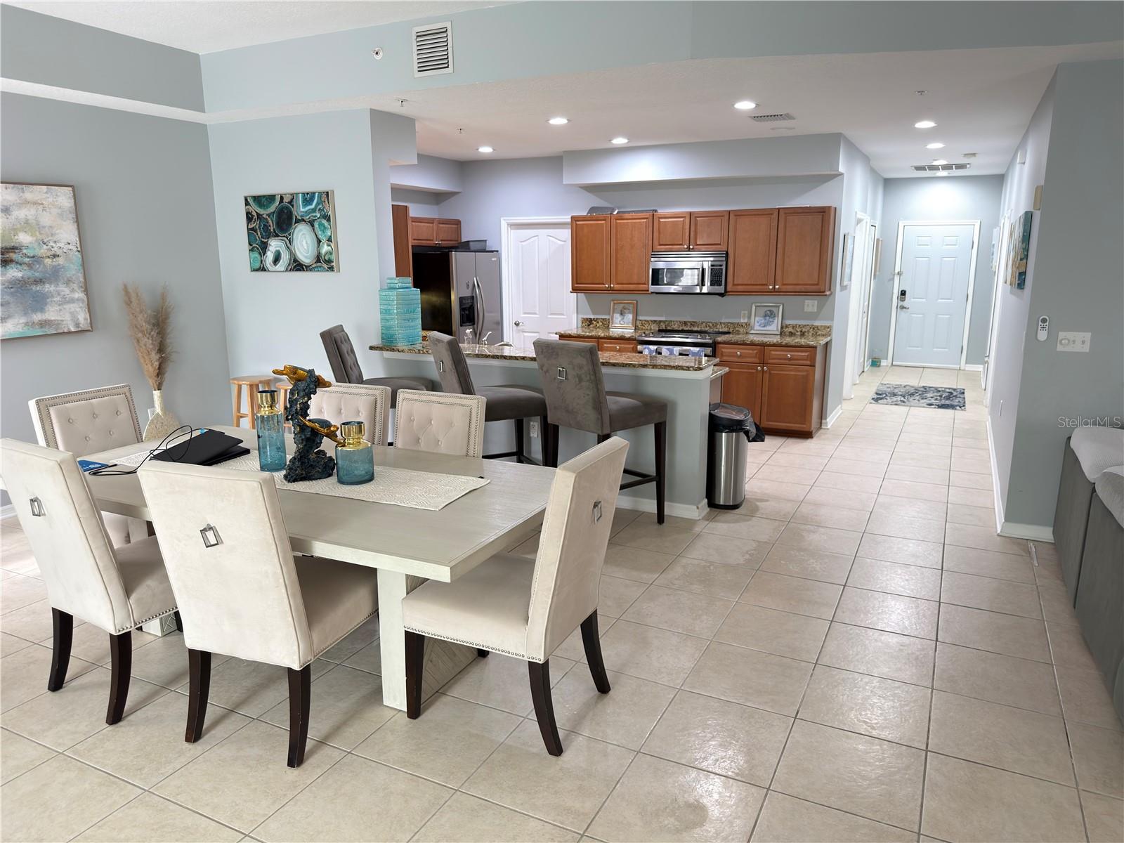 612 WELLS CT #202 — photo 2