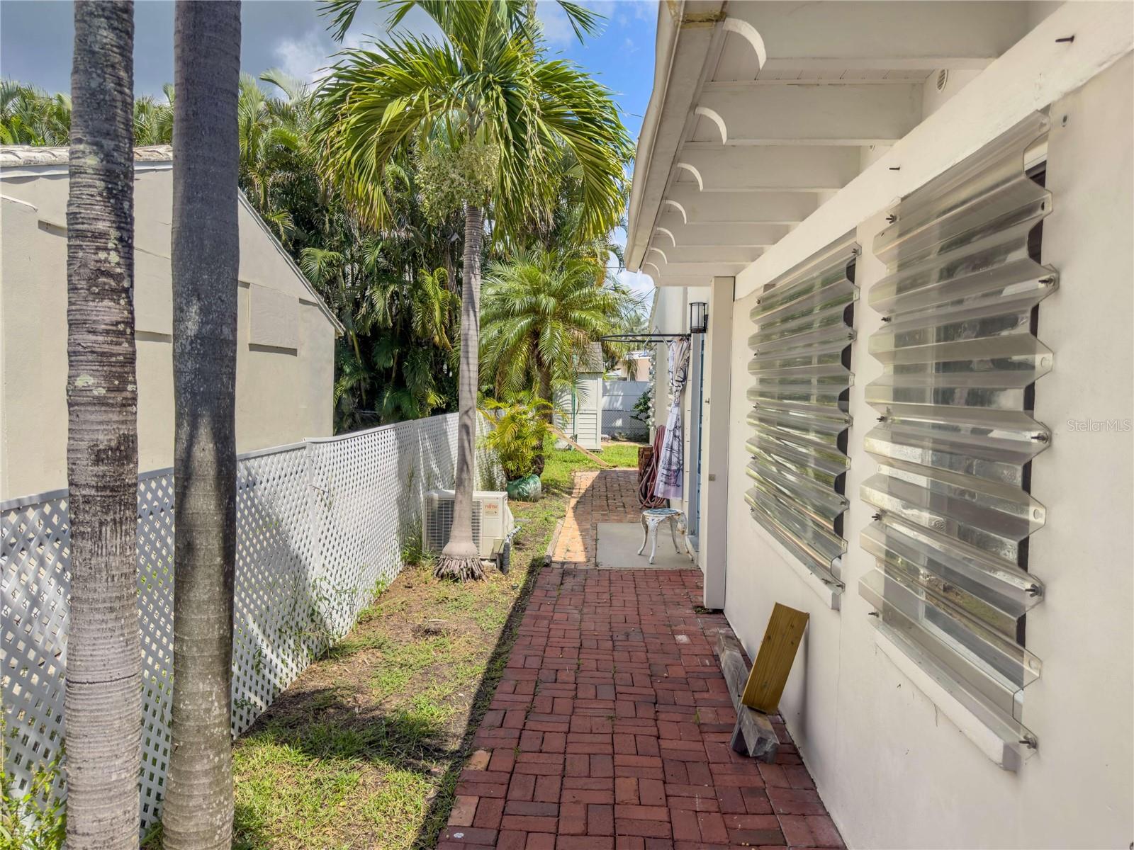 16107 GULF BLVD — photo 22