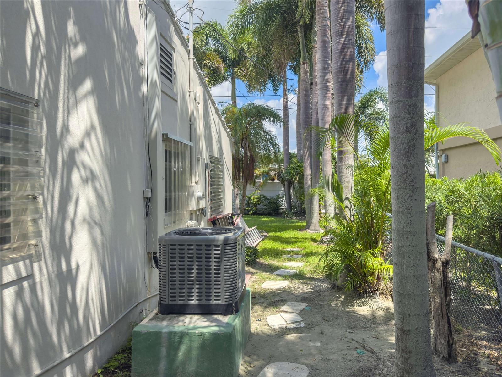 16107 GULF BLVD — photo 23