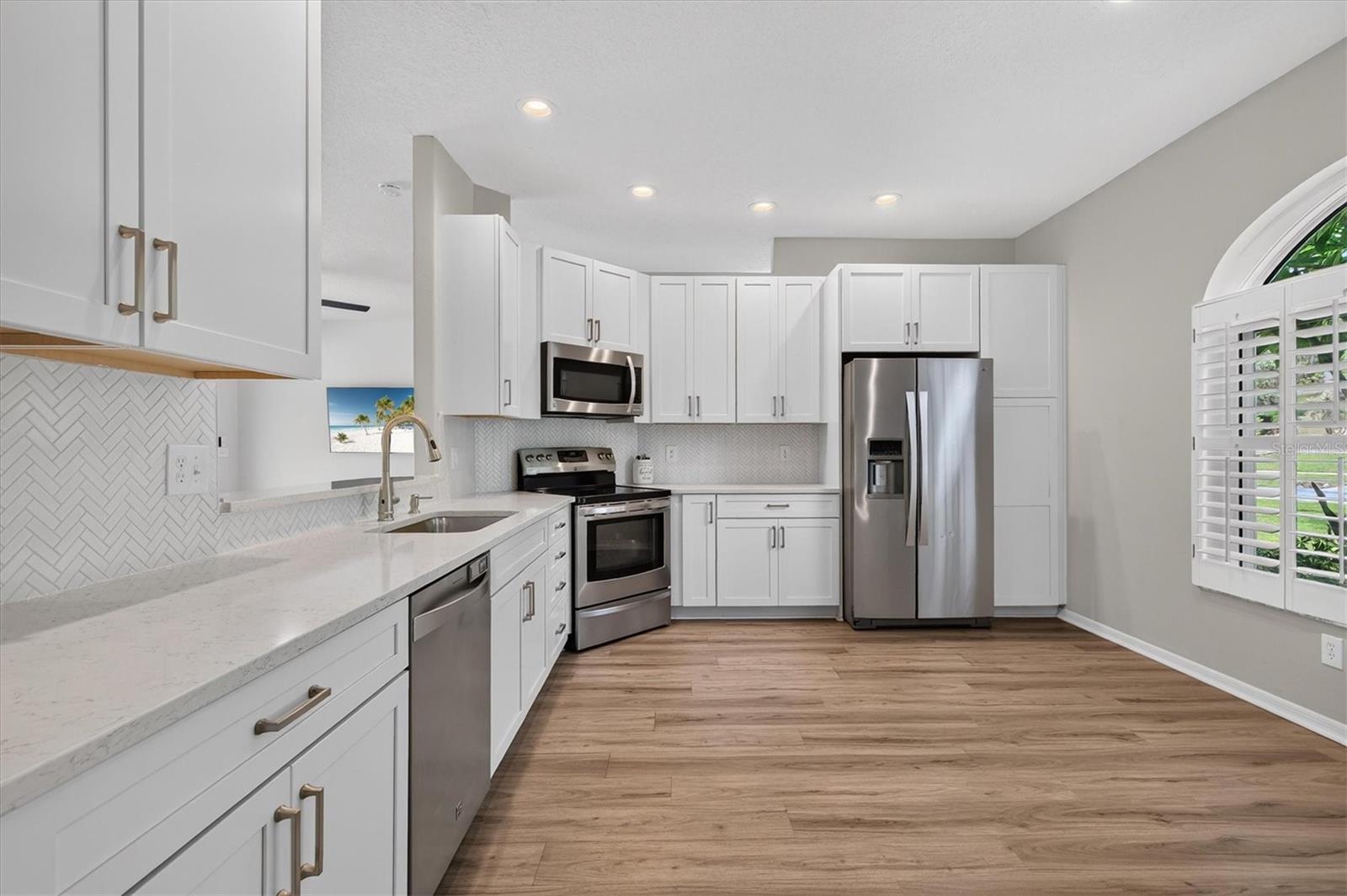 714 HIDDEN LAKE DR — photo 13