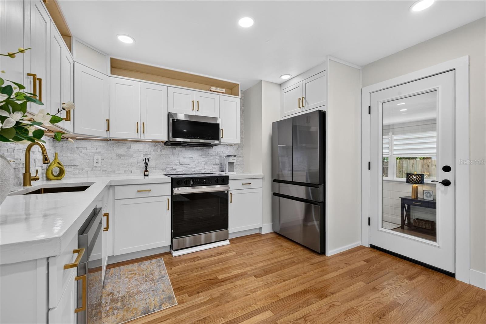 9025 1ST ST NE — photo 10