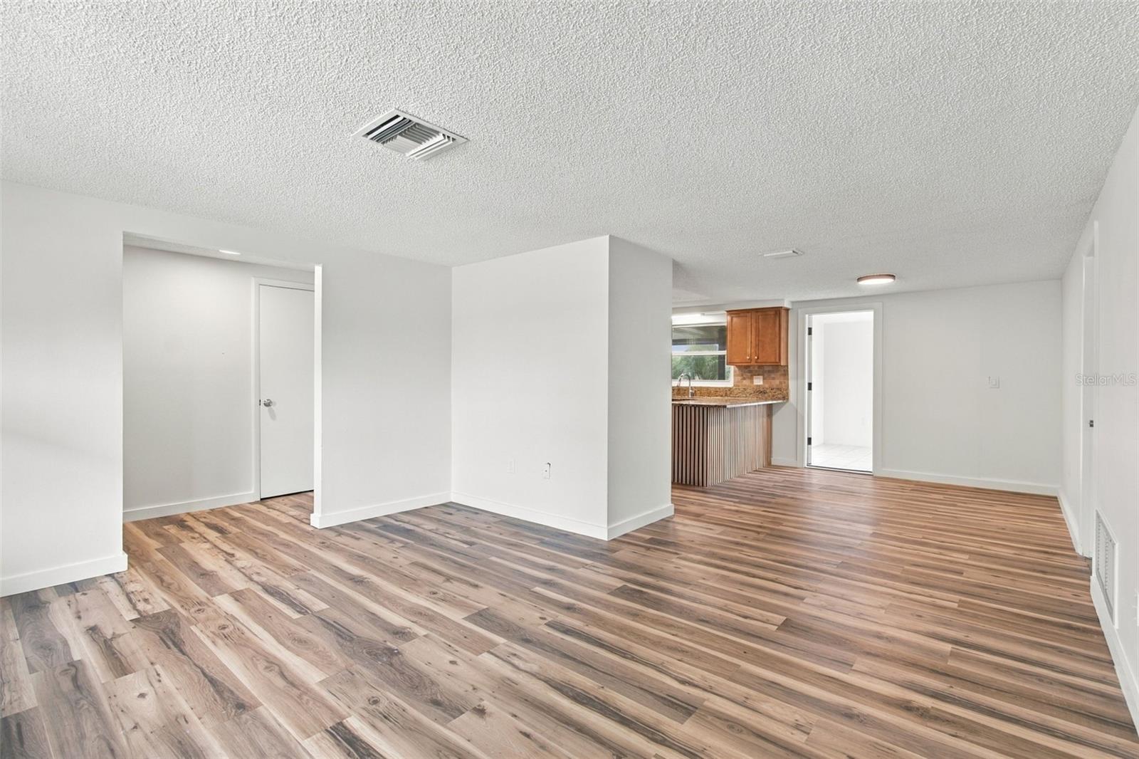 7215 ROBSTOWN DR — photo 9