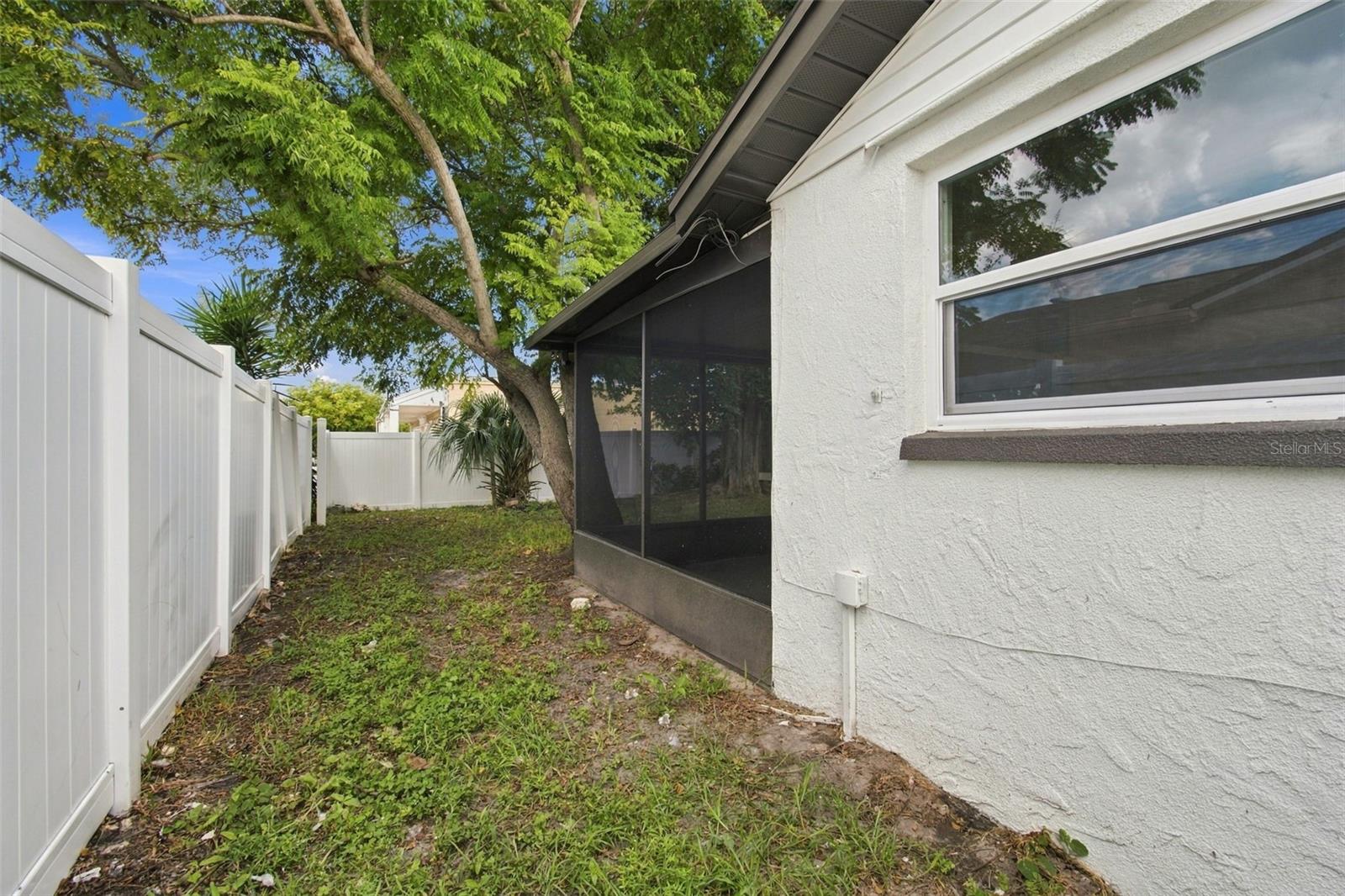 7215 ROBSTOWN DR — photo 36