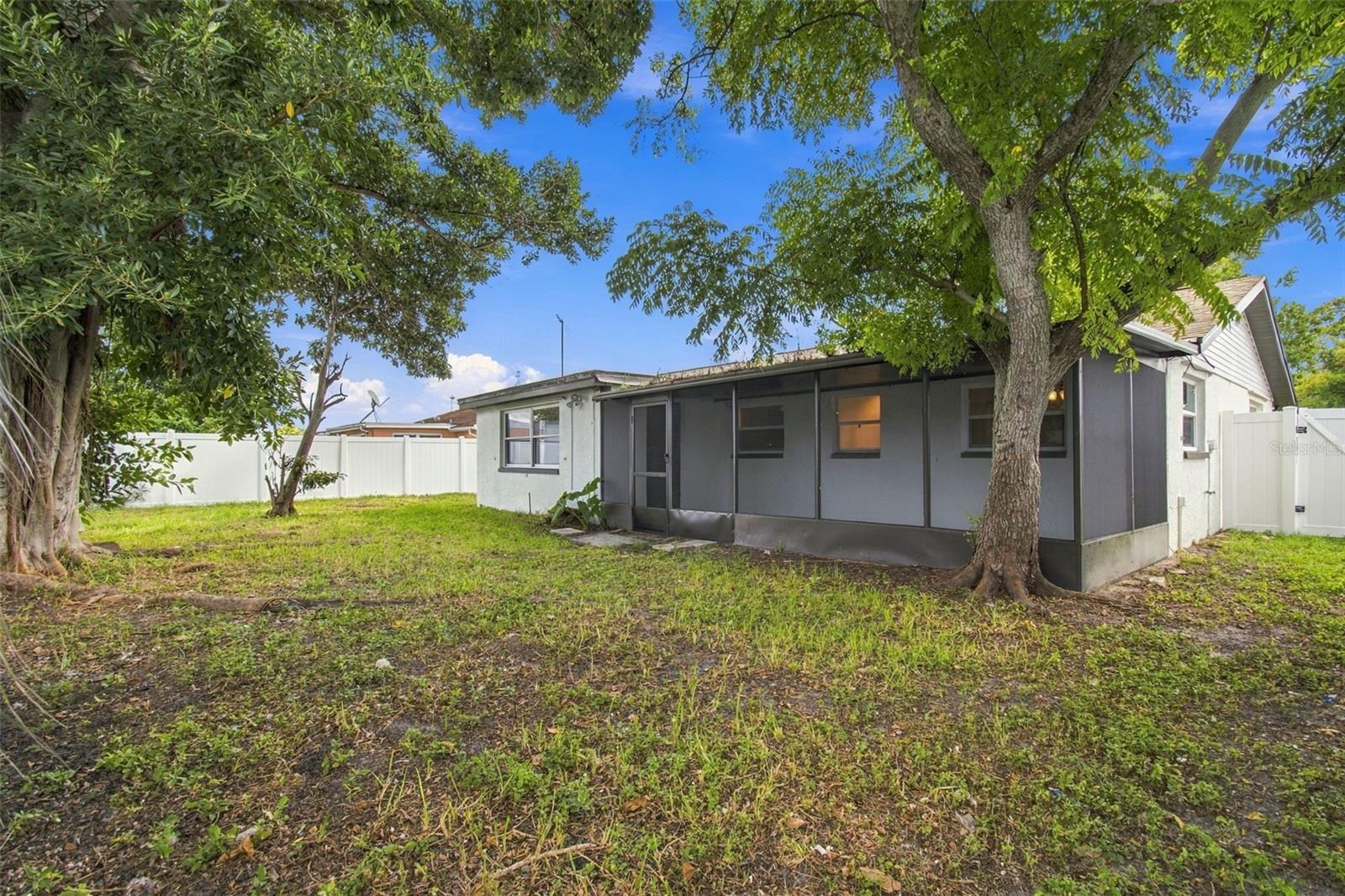 7215 ROBSTOWN DR — photo 38