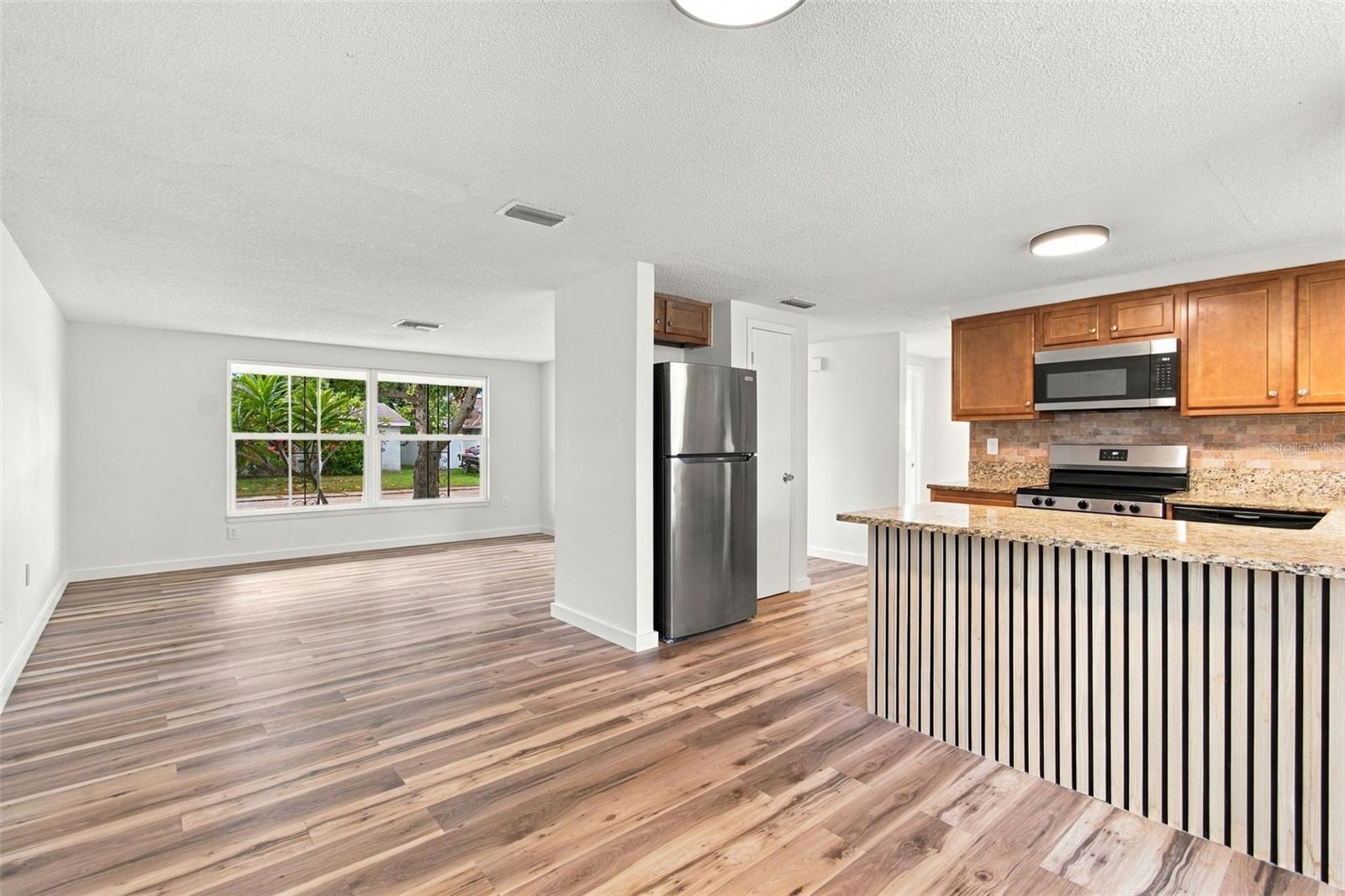 7215 ROBSTOWN DR — photo 10
