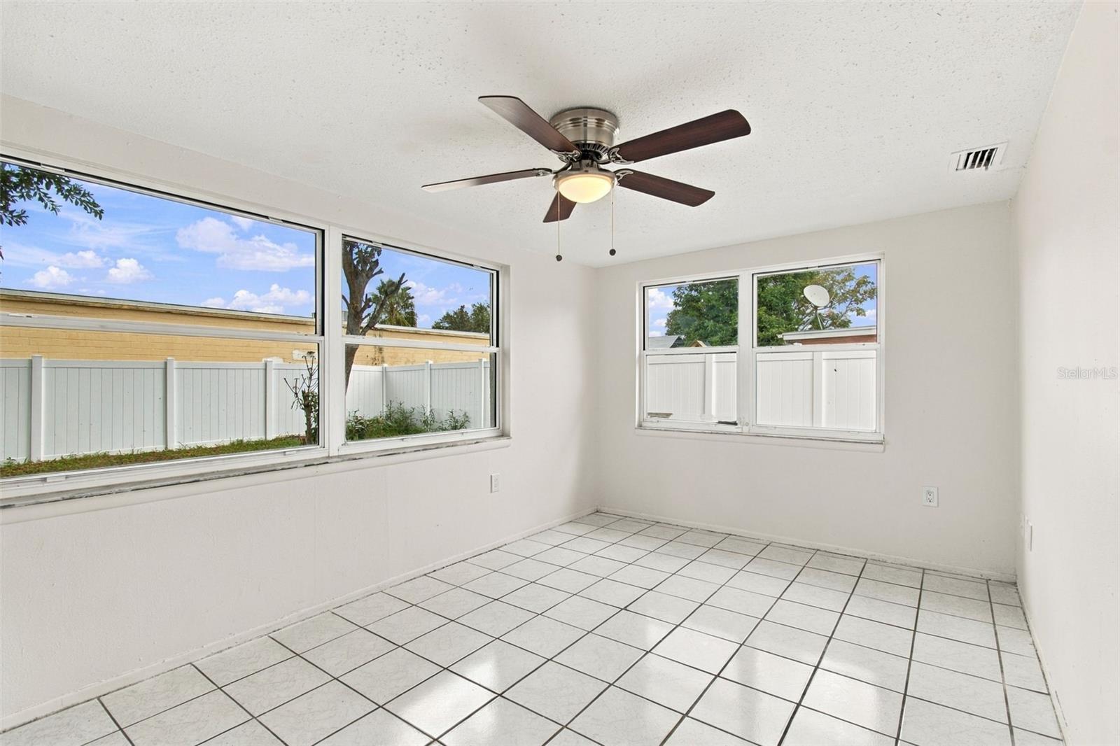 7215 ROBSTOWN DR — photo 12