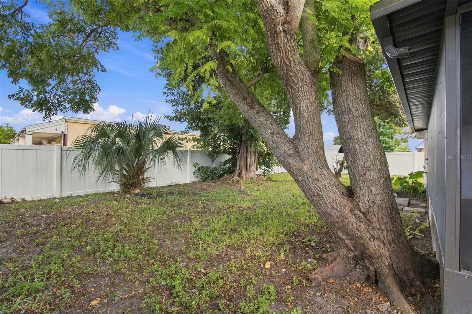 7215 ROBSTOWN DR — photo 37