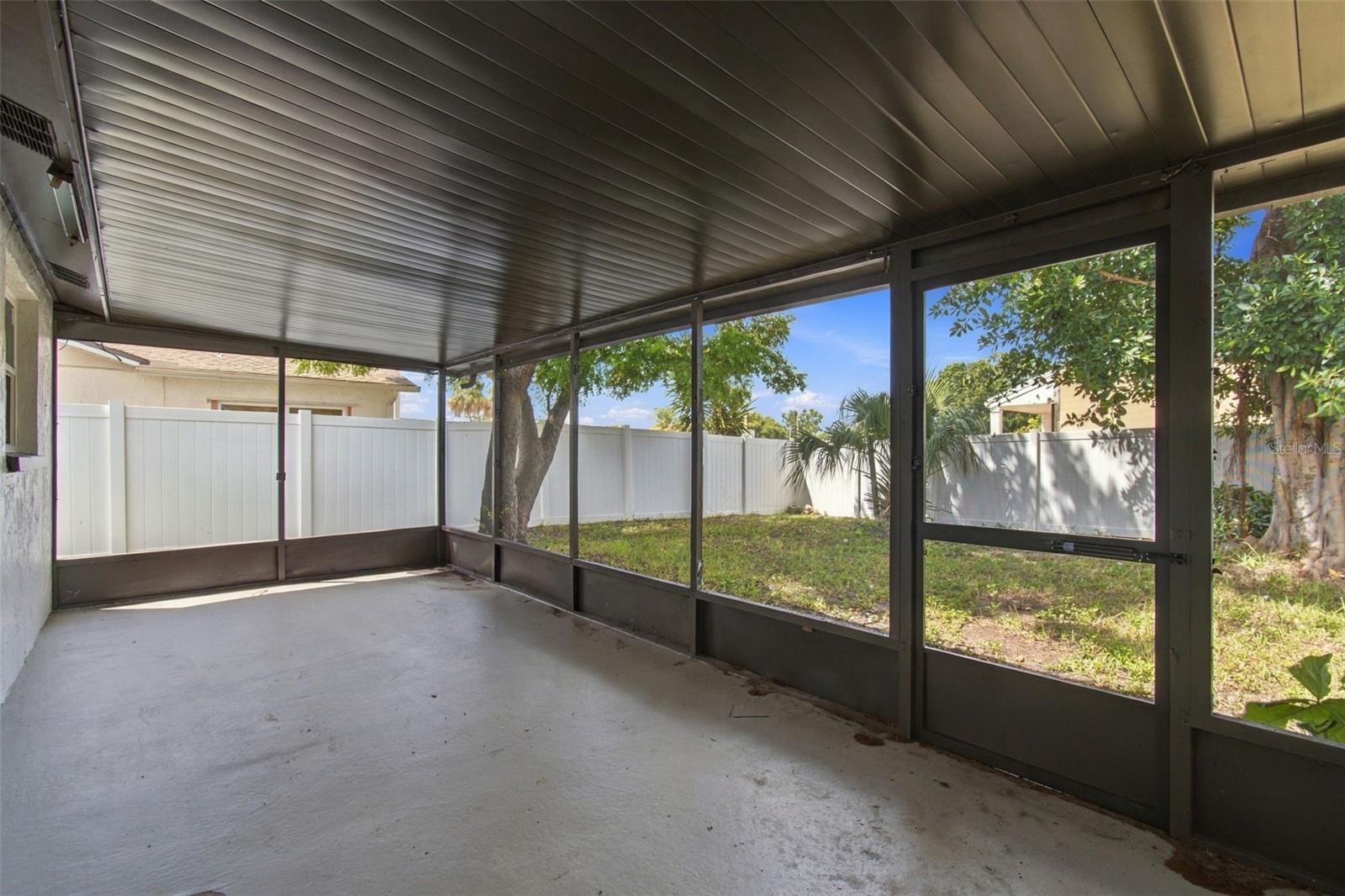 7215 ROBSTOWN DR — photo 34
