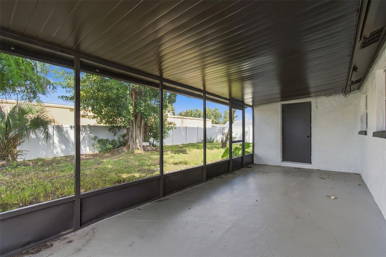 7215 ROBSTOWN DR — photo 35