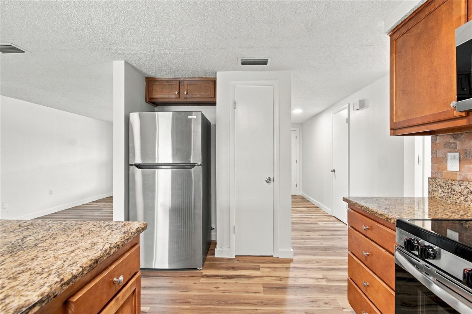7215 ROBSTOWN DR — photo 23