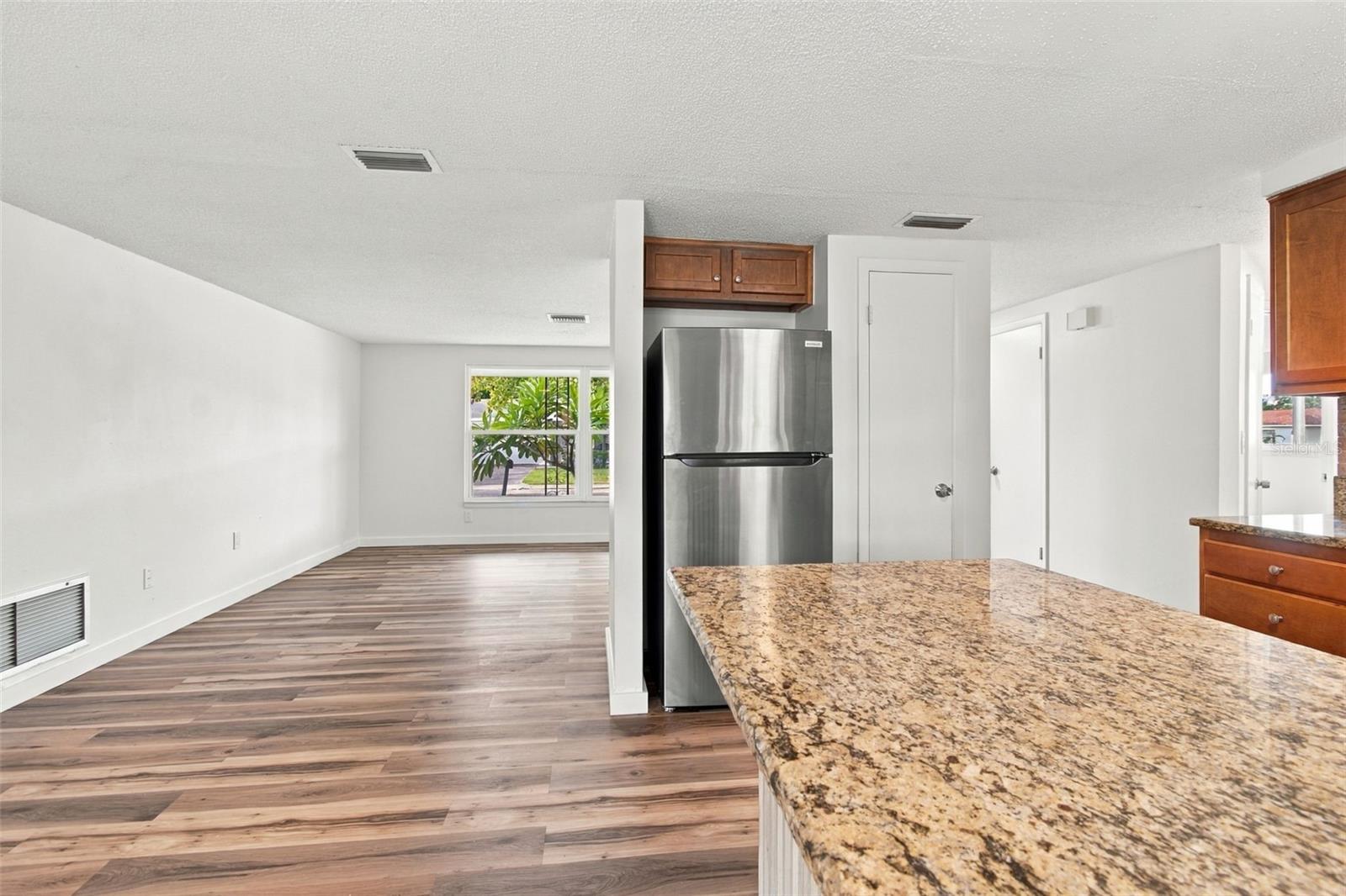 7215 ROBSTOWN DR — photo 11