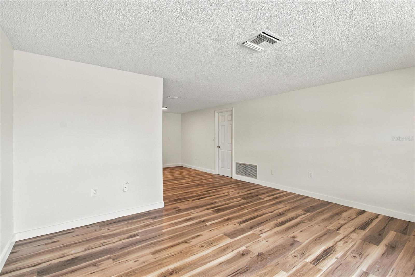 7215 ROBSTOWN DR — photo 8