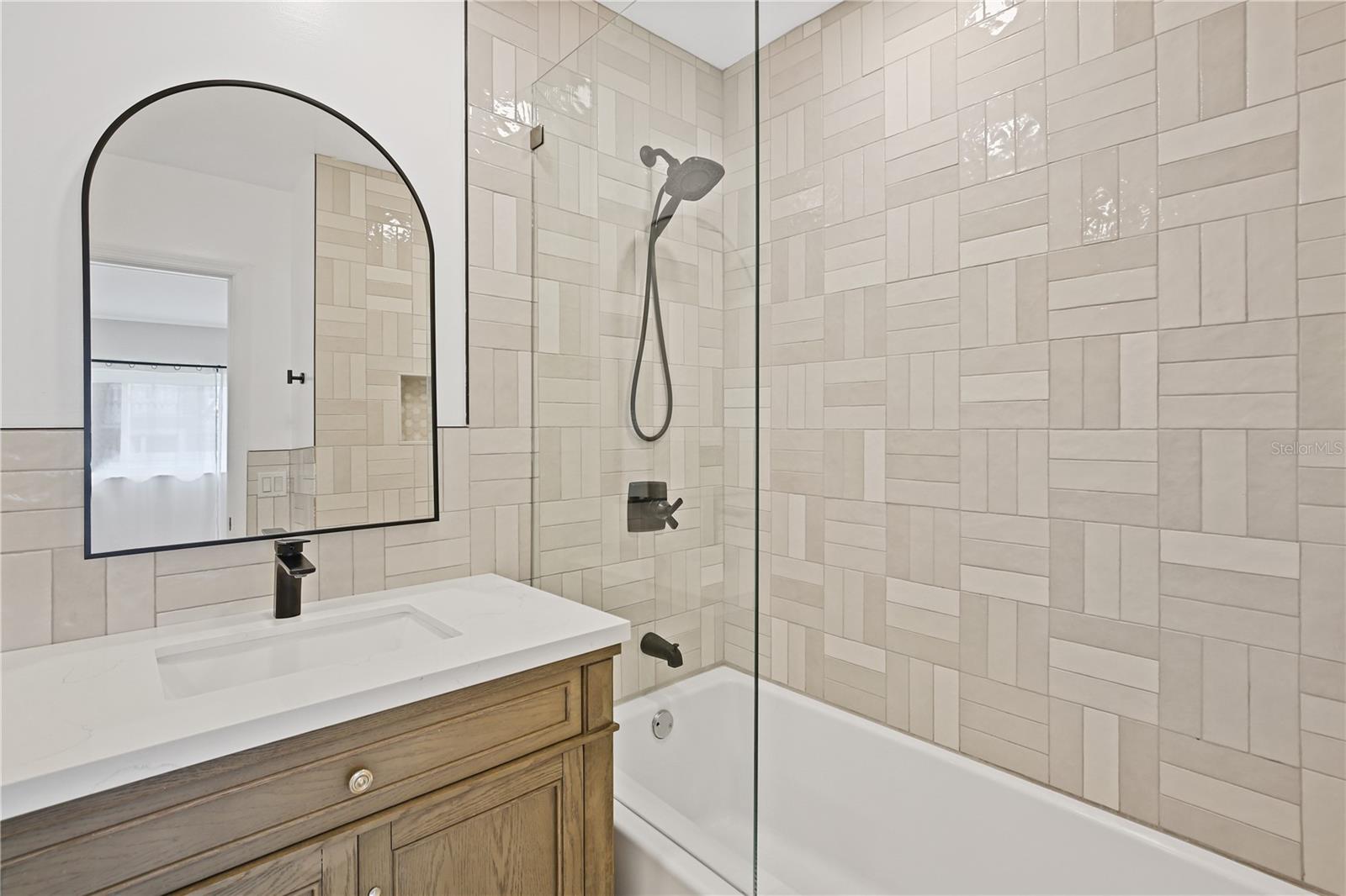 136 BAYSIDE DR — photo 36