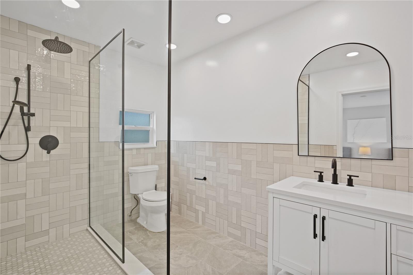 136 BAYSIDE DR — photo 32