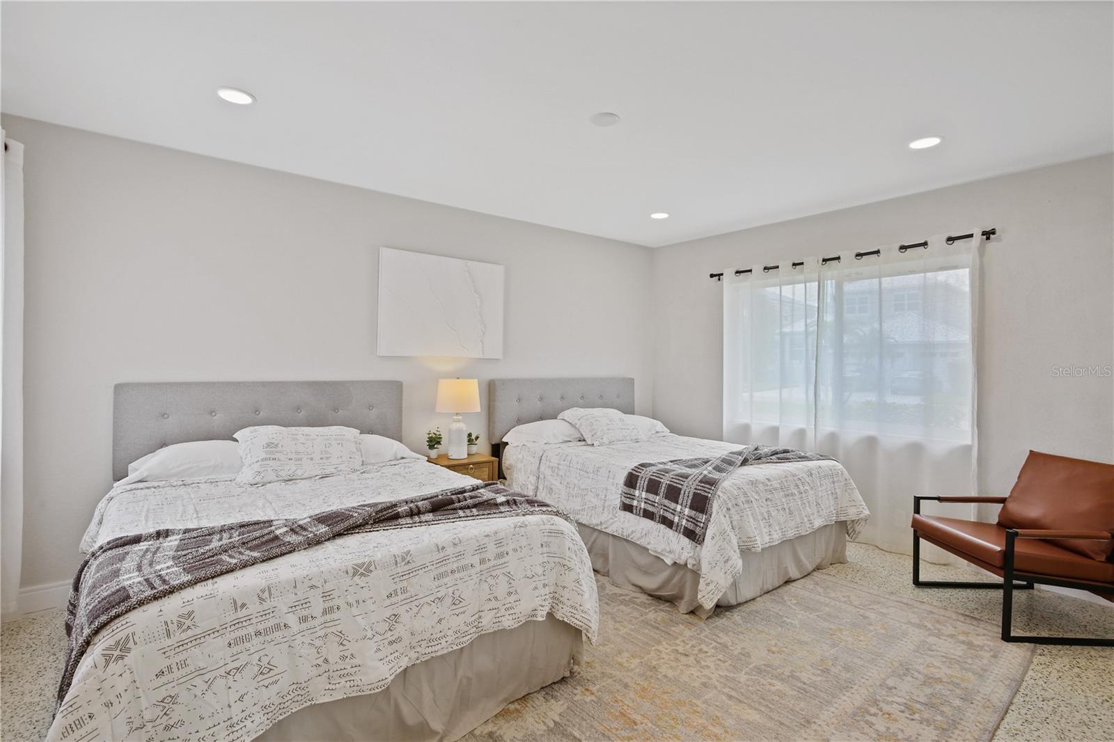 136 BAYSIDE DR — photo 29