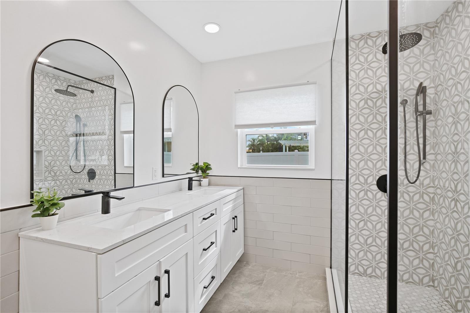 136 BAYSIDE DR — photo 22