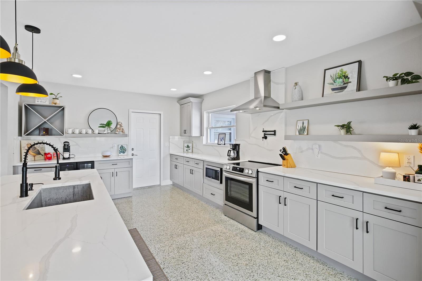 136 BAYSIDE DR — photo 12
