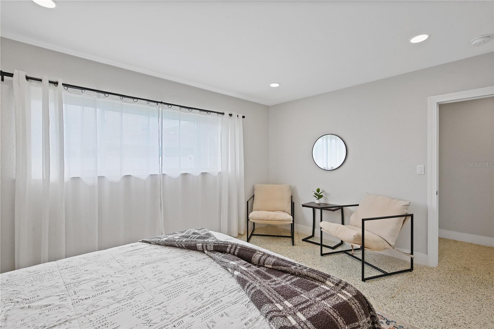 136 BAYSIDE DR — photo 34