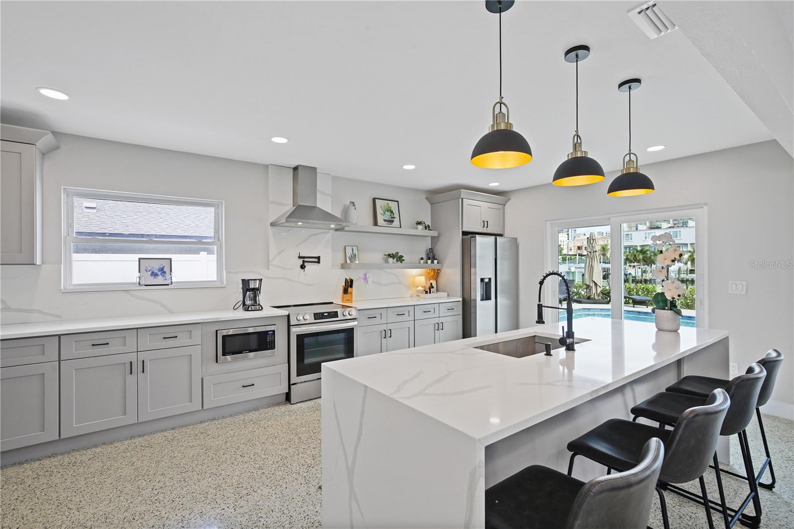 136 BAYSIDE DR — photo 11