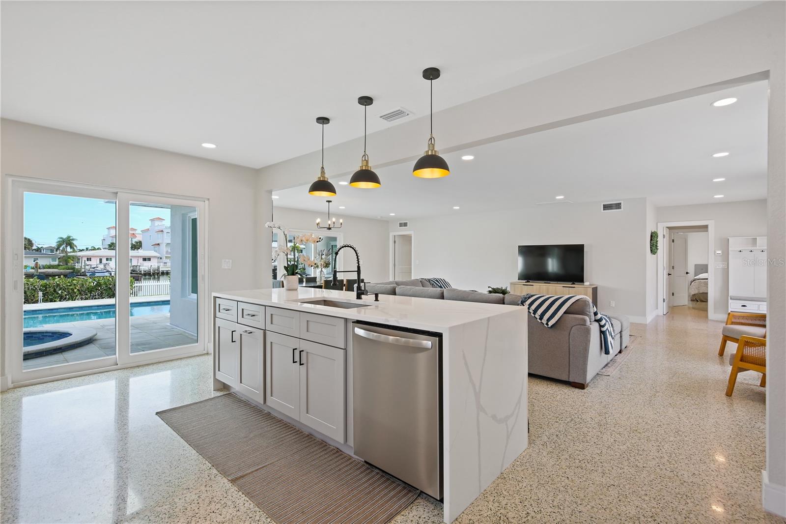 136 BAYSIDE DR — photo 10