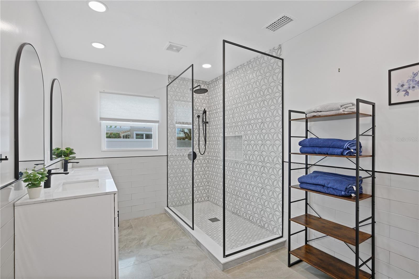 136 BAYSIDE DR — photo 21