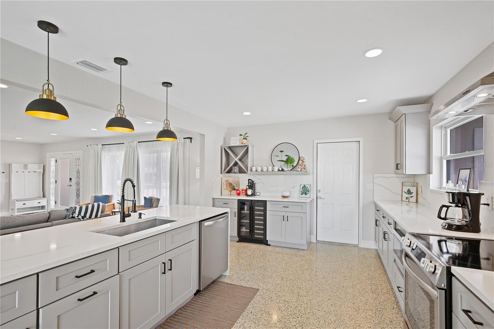 136 BAYSIDE DR — photo 13