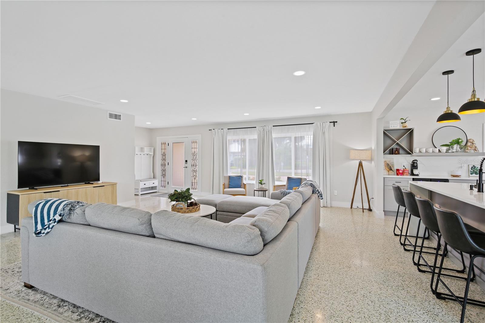 136 BAYSIDE DR — photo 18