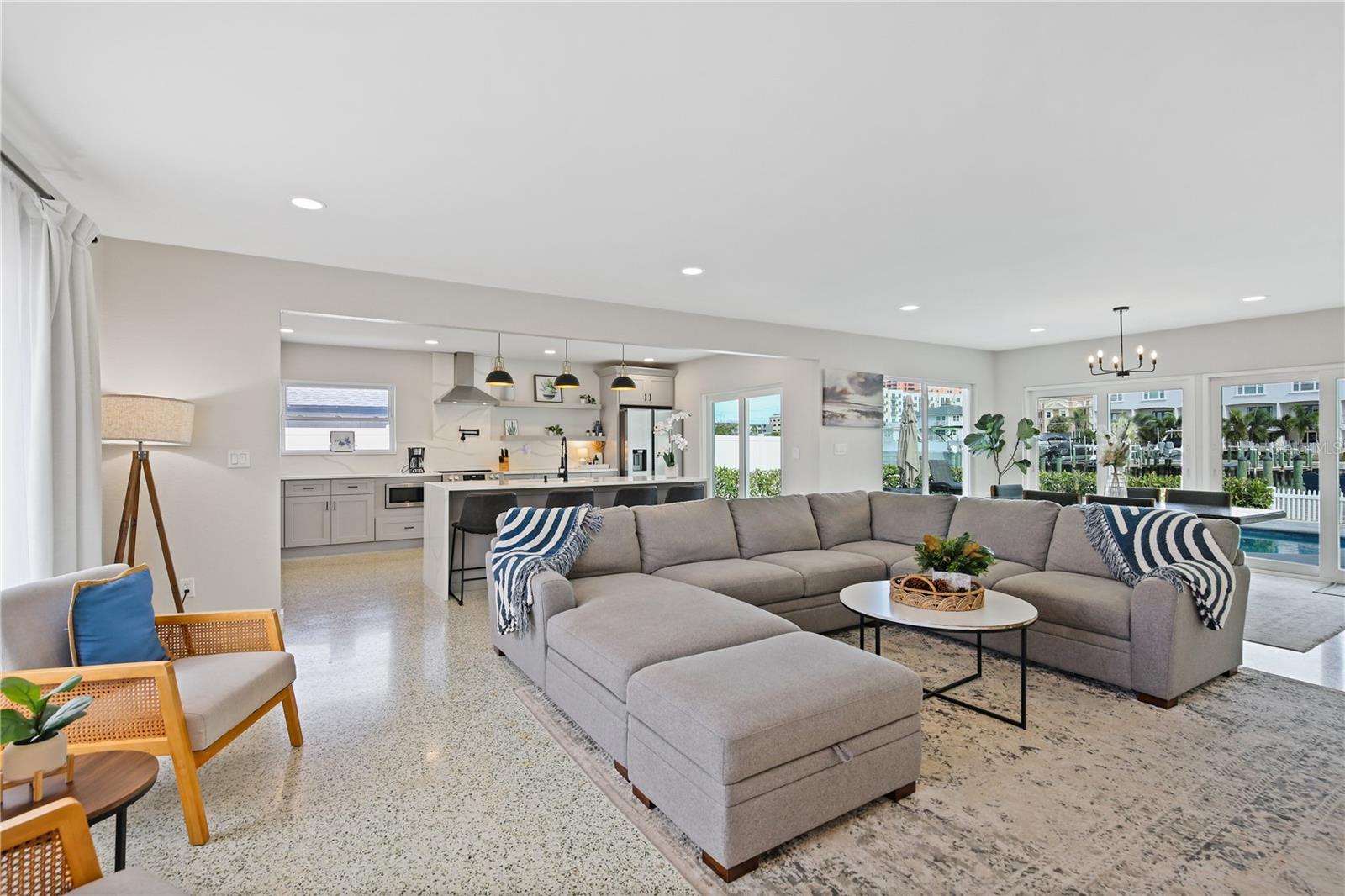 136 BAYSIDE DR — photo 9