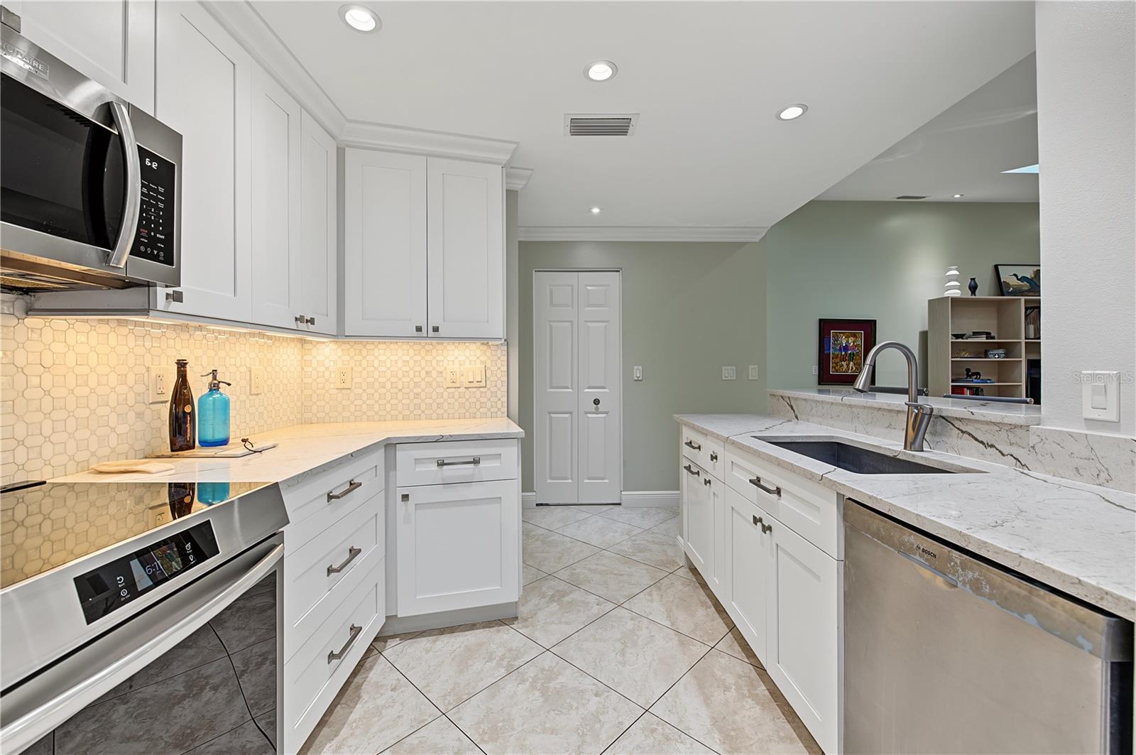 2615 LANDING WAY — photo 17