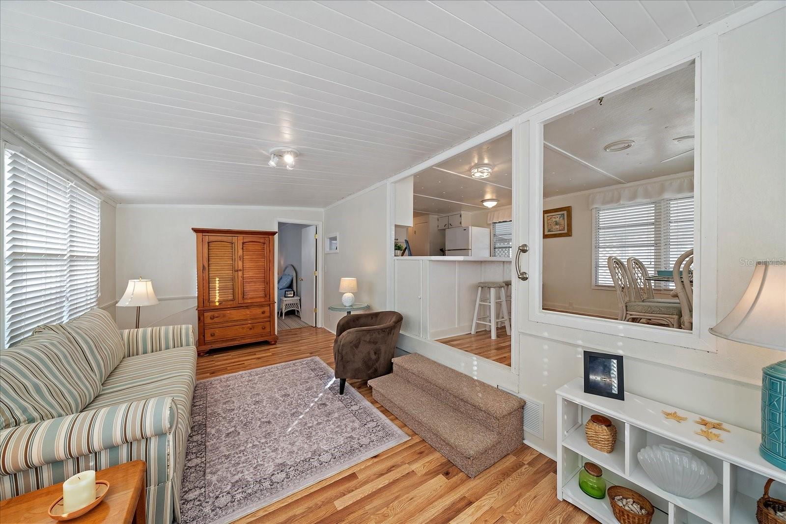 43 EDESSA DR — photo 2