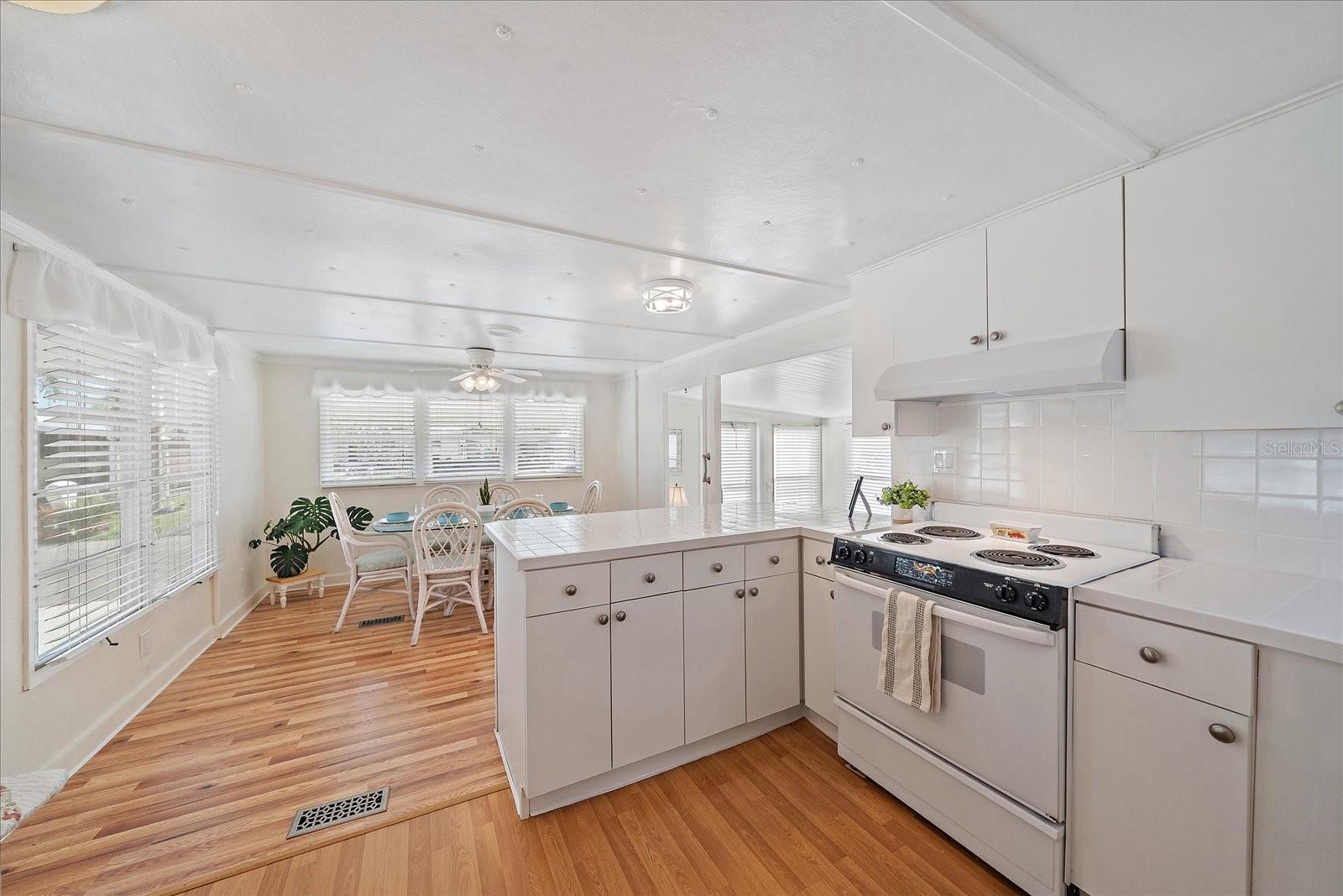 43 EDESSA DR — photo 10