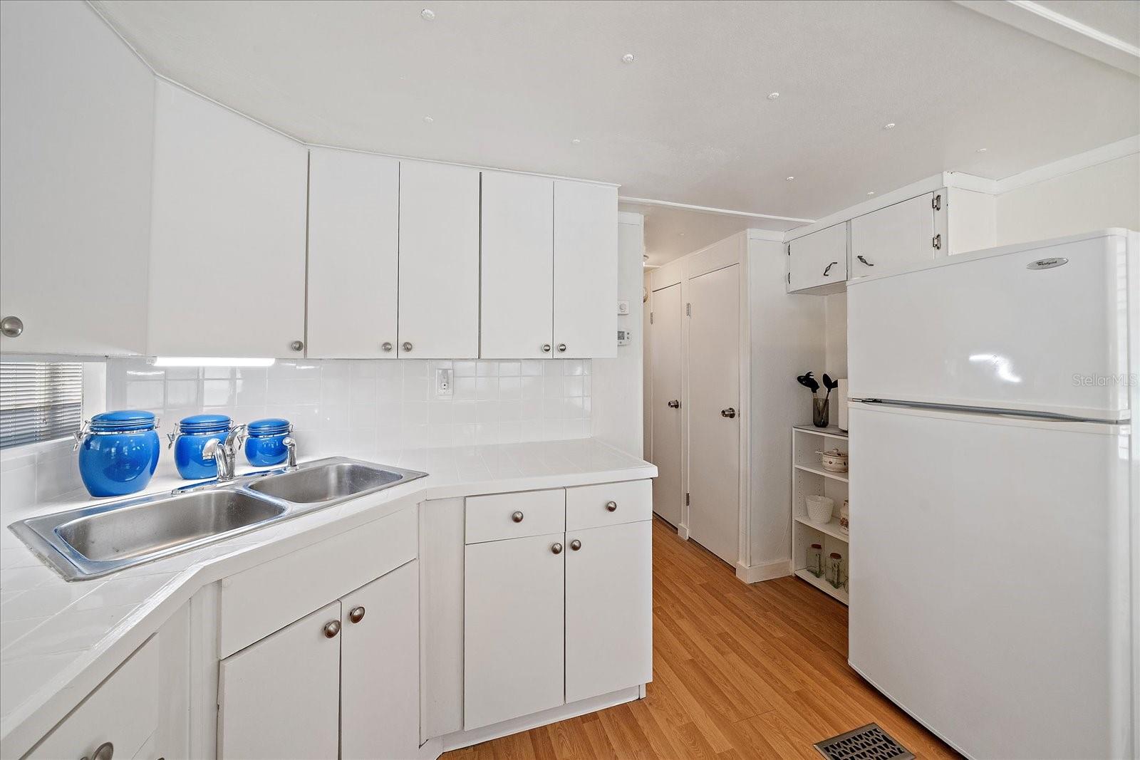 43 EDESSA DR — photo 12