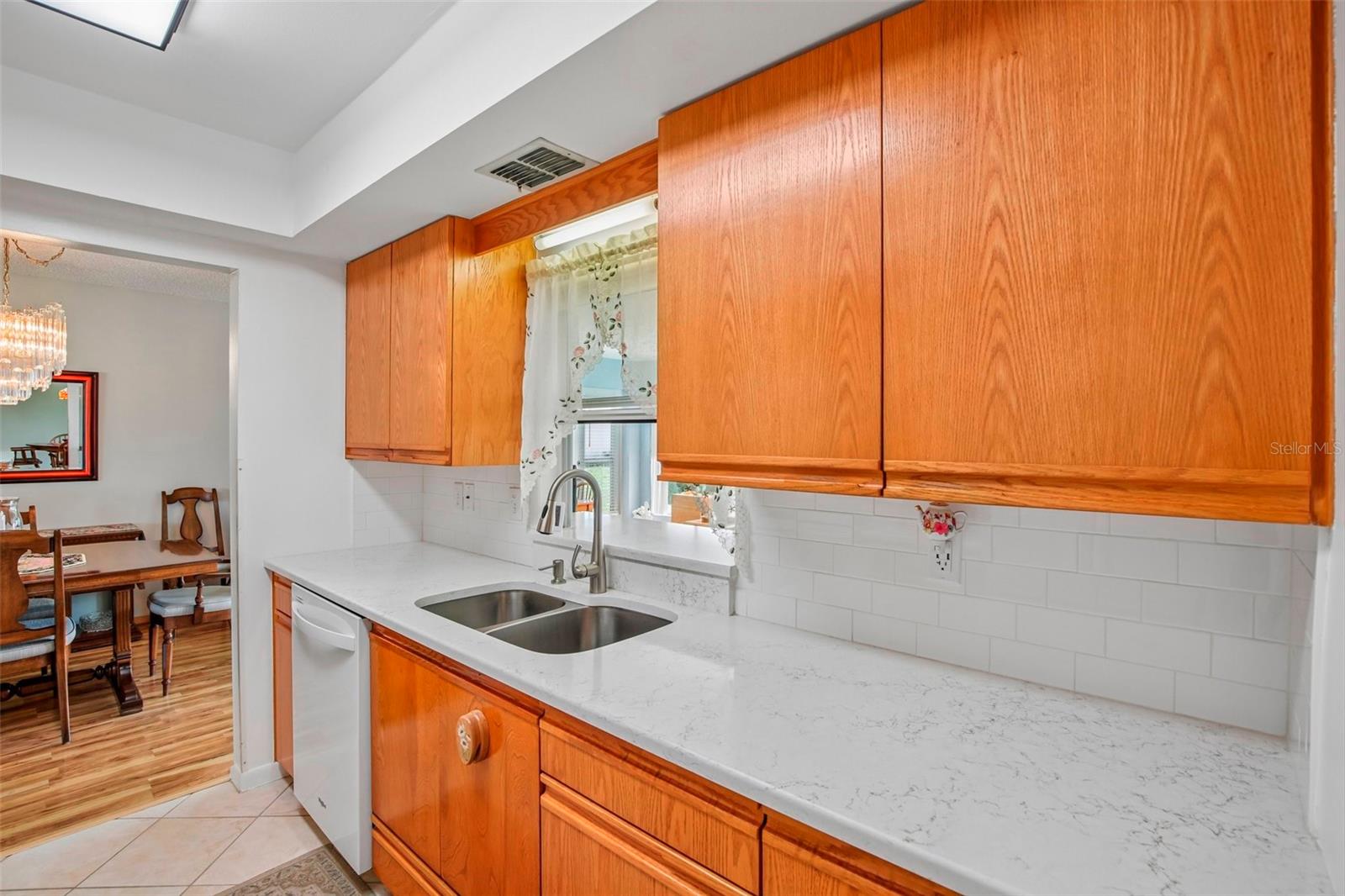 316 BROCKFIELD DR — photo 7
