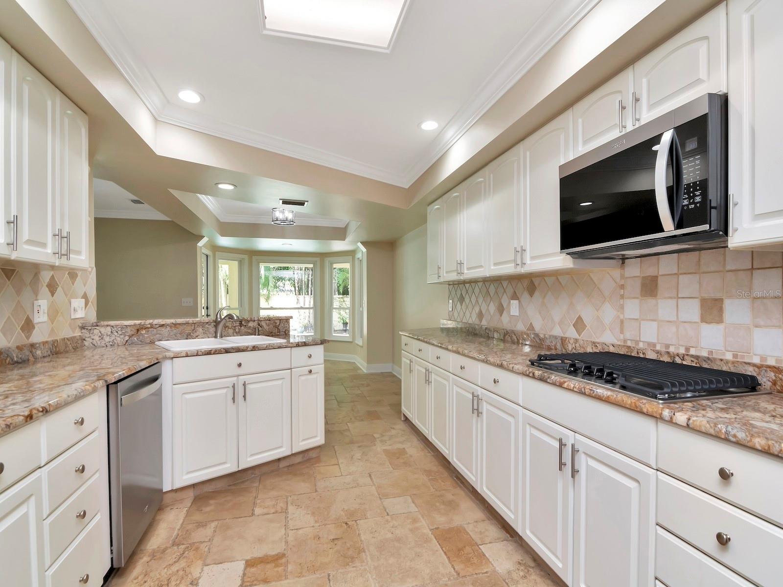 165 BALTIC CIR — photo 28