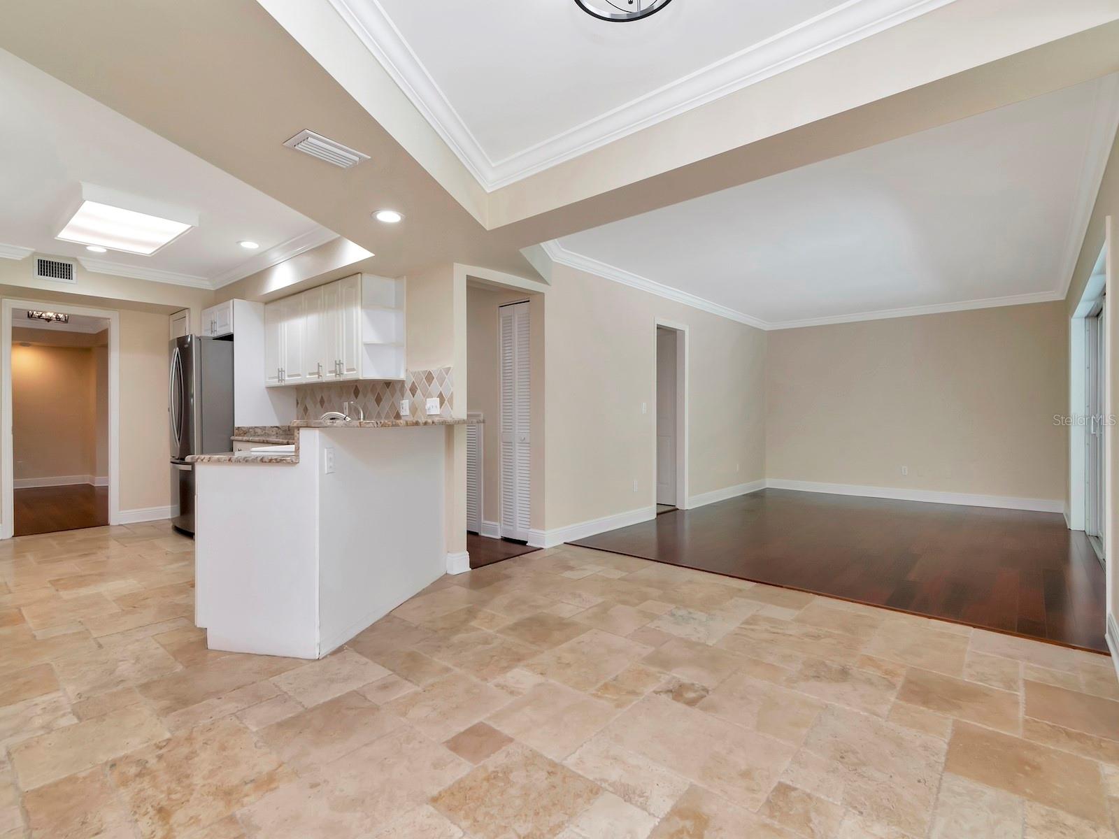 165 BALTIC CIR — photo 24