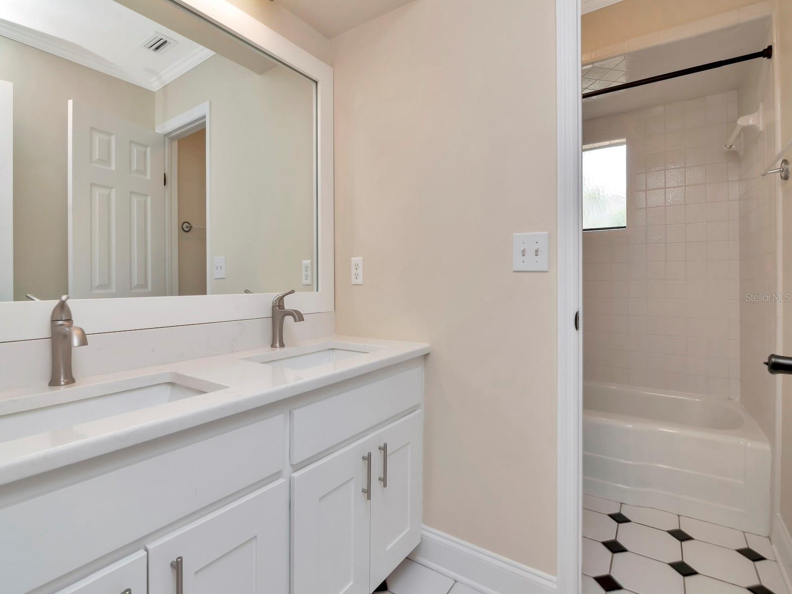 165 BALTIC CIR — photo 42