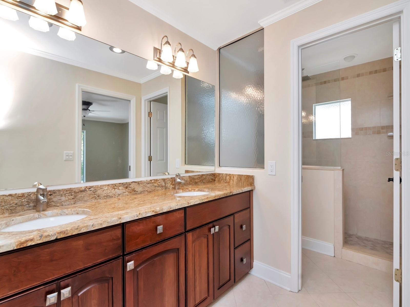 165 BALTIC CIR — photo 37