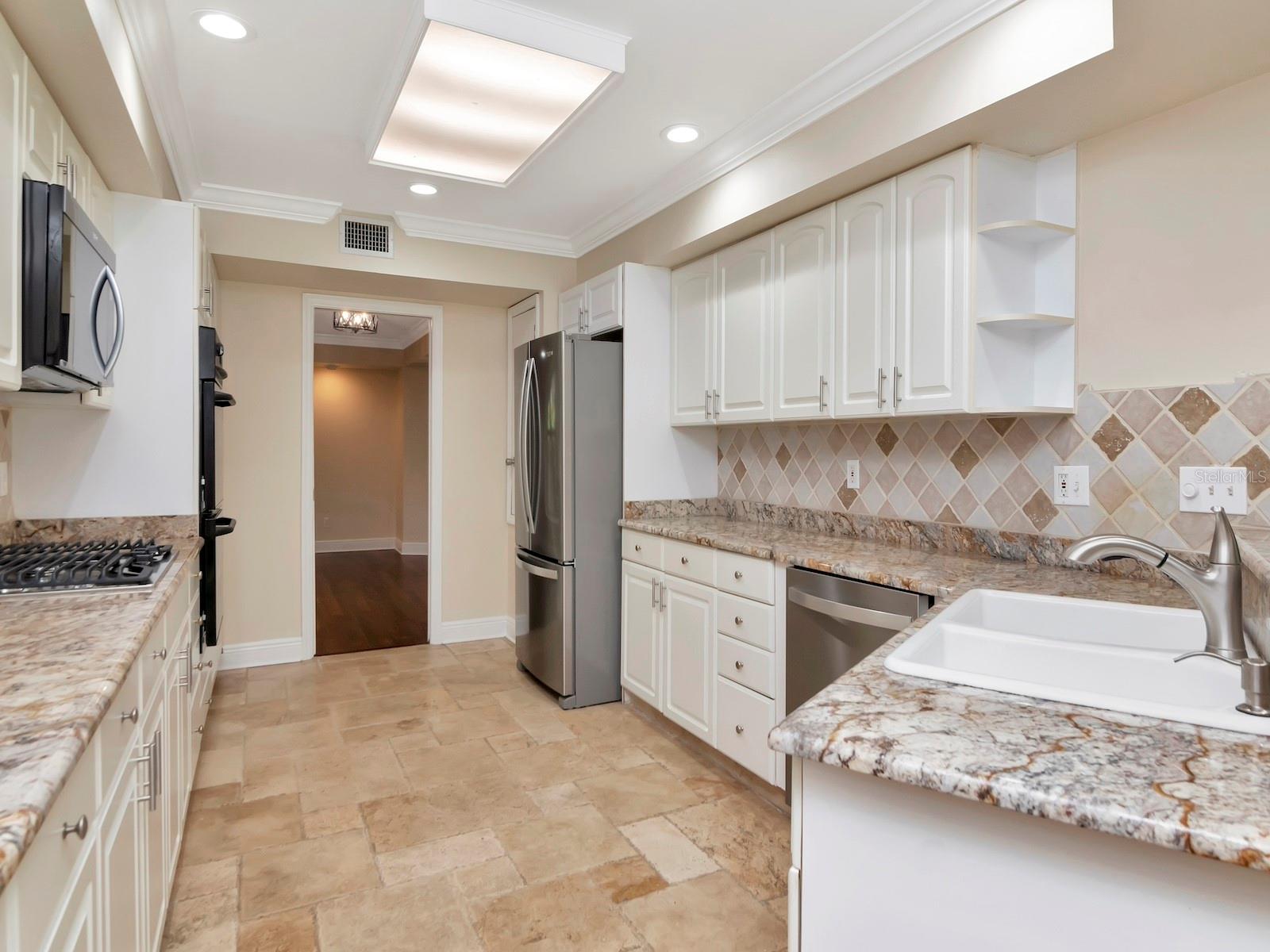 165 BALTIC CIR — photo 26