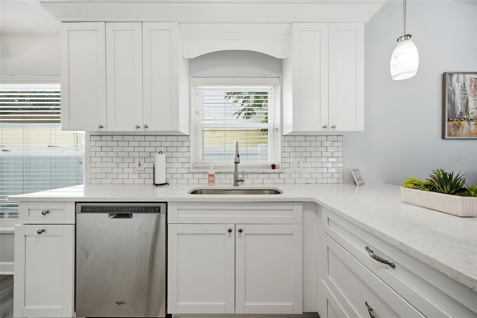 6809 S SHERIDAN RD — photo 10
