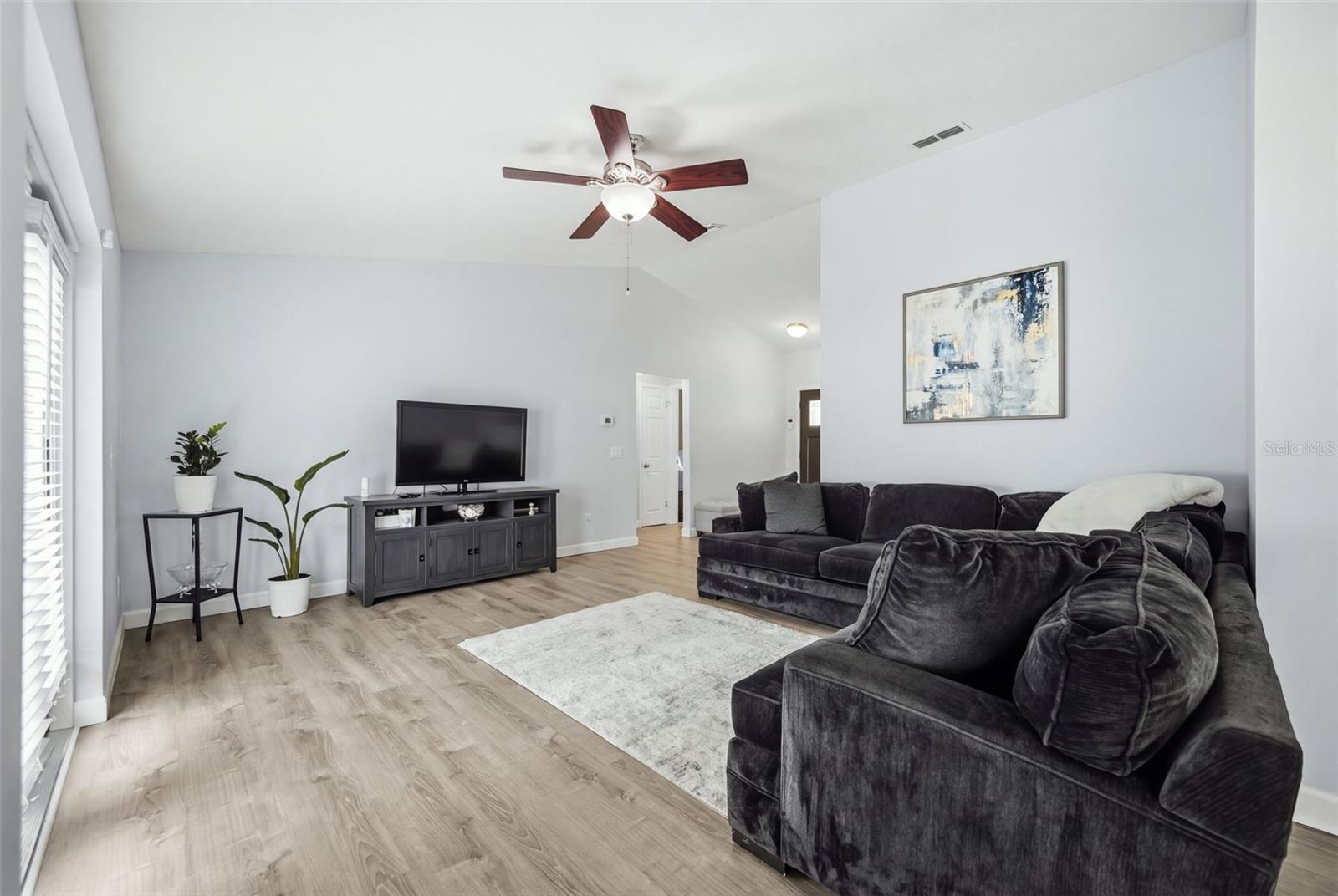 6809 S SHERIDAN RD — photo 3