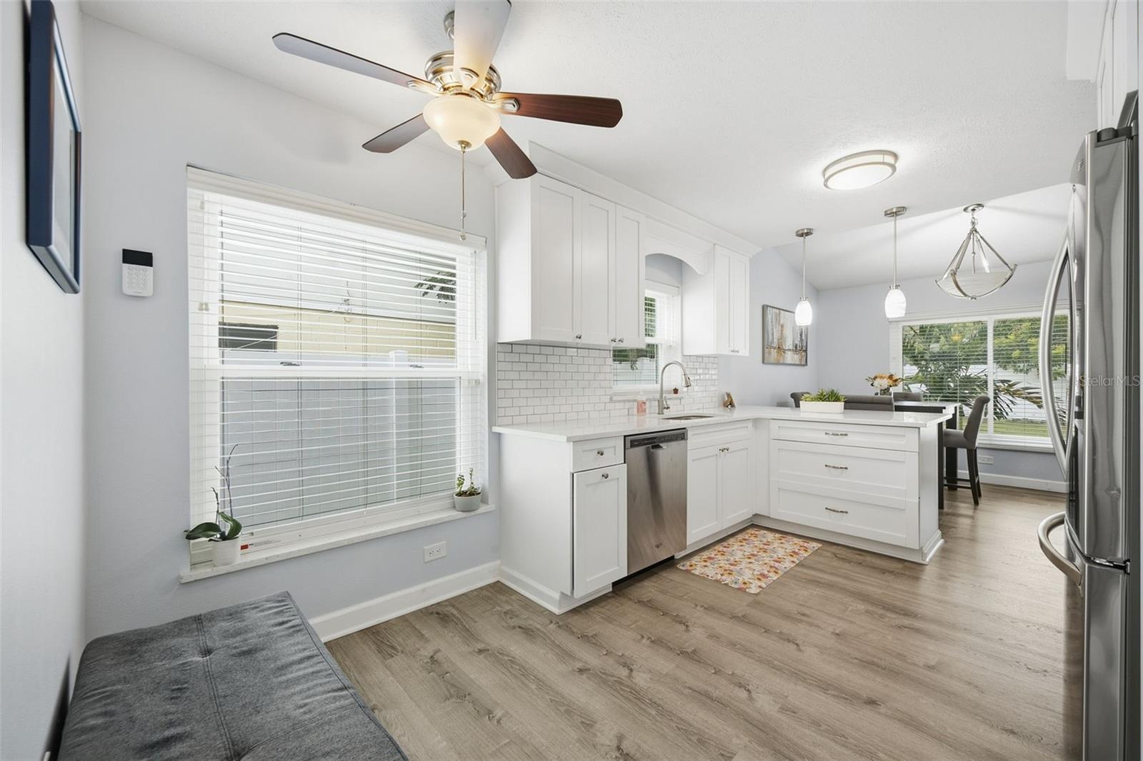6809 S SHERIDAN RD — photo 11