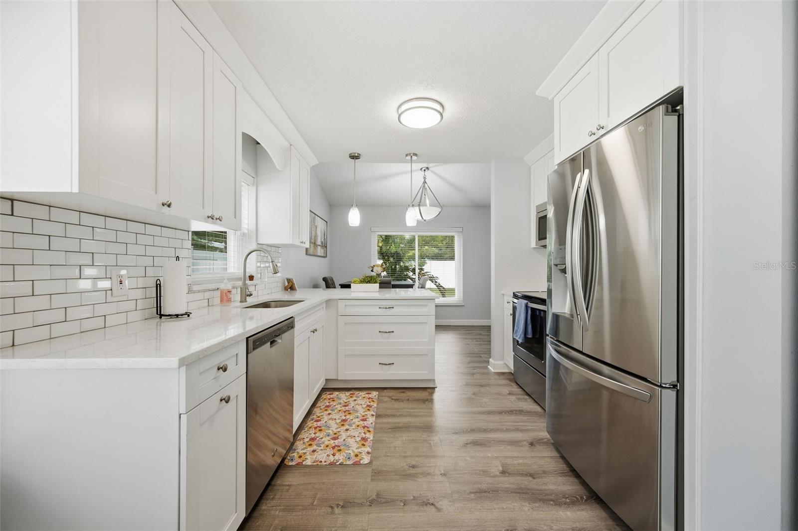 6809 S SHERIDAN RD — photo 12