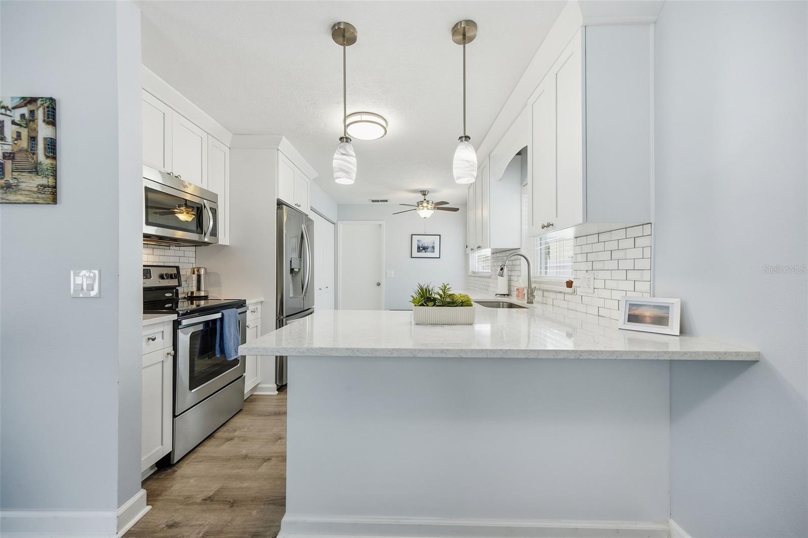 6809 S SHERIDAN RD — photo 8