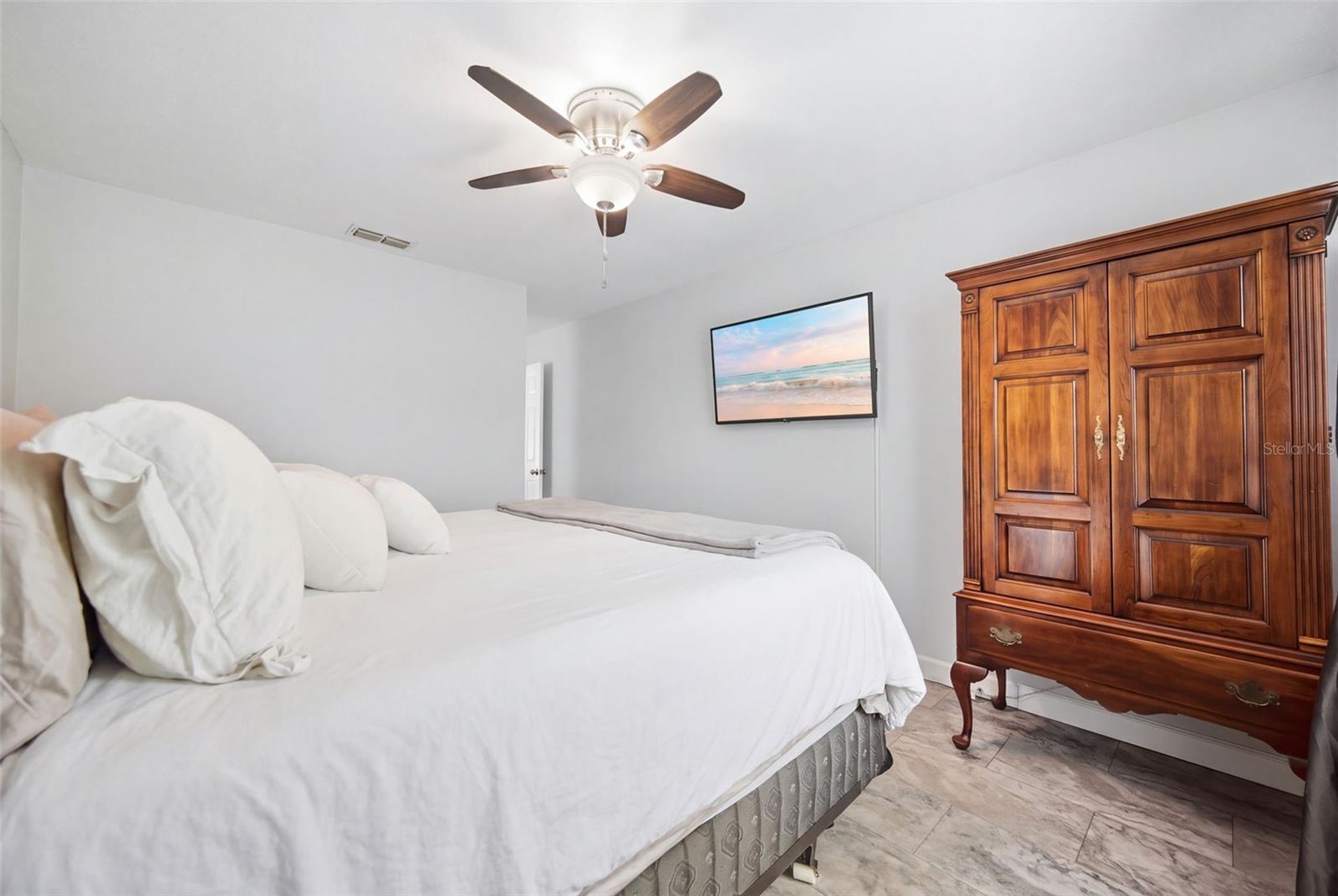 6809 S SHERIDAN RD — photo 16