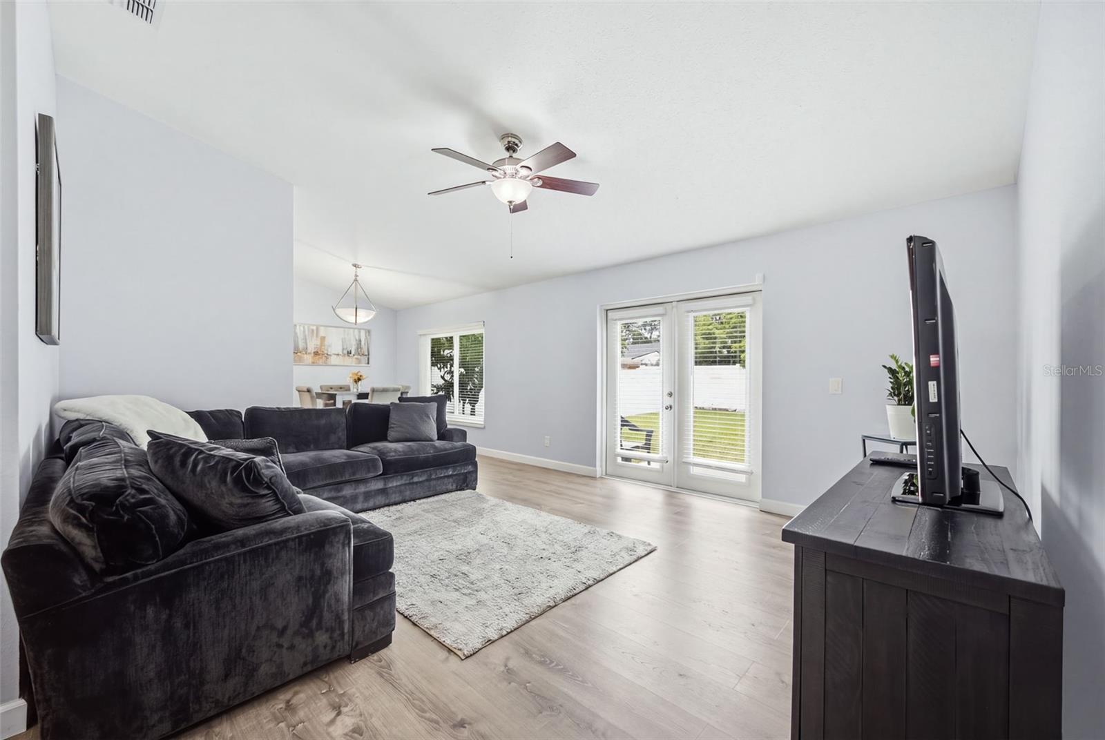 6809 S SHERIDAN RD — photo 4