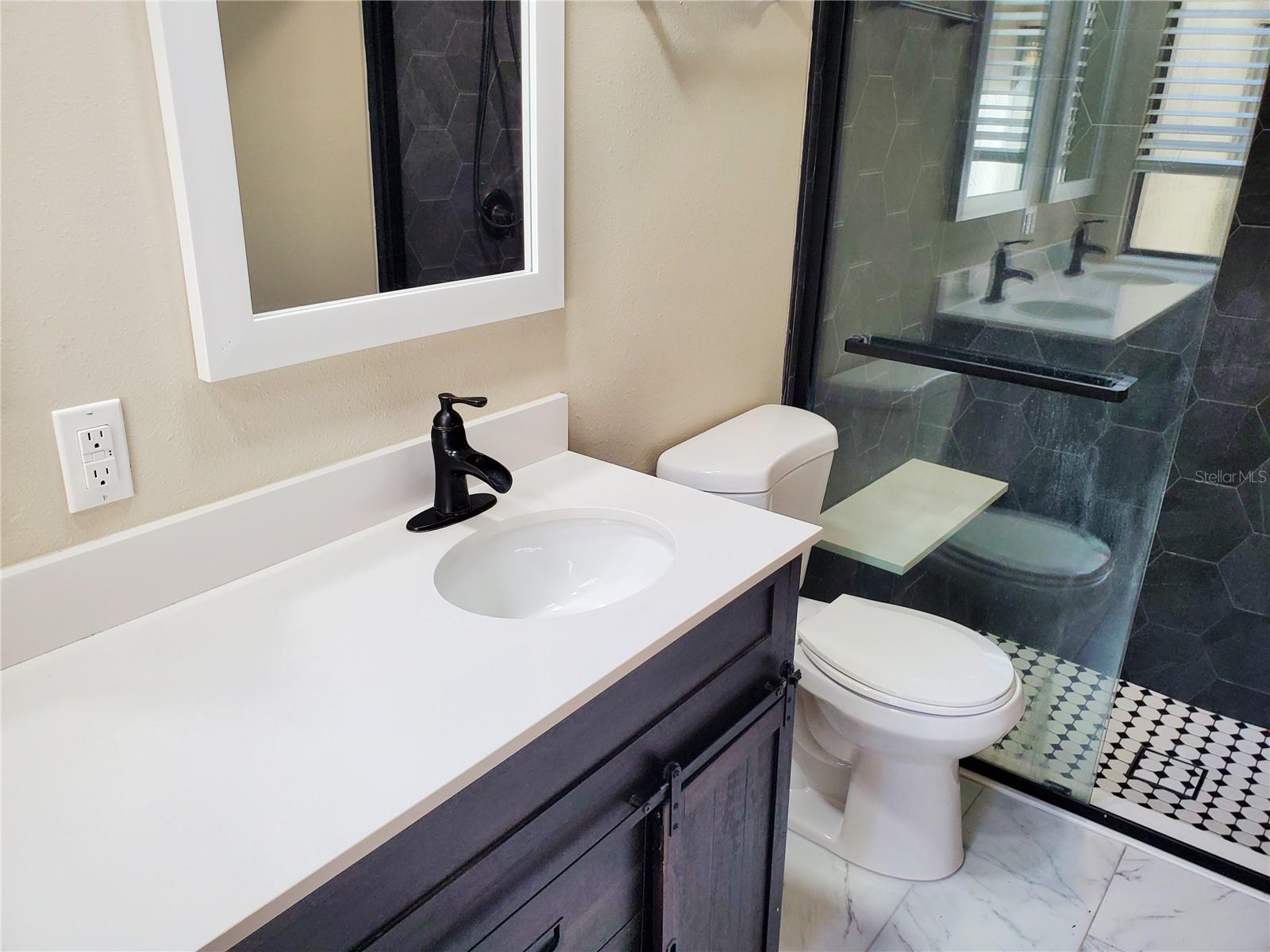7500 ROCKY POINT DR — photo 6