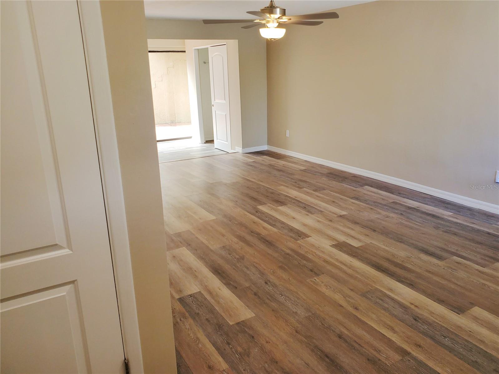 7500 ROCKY POINT DR — photo 2