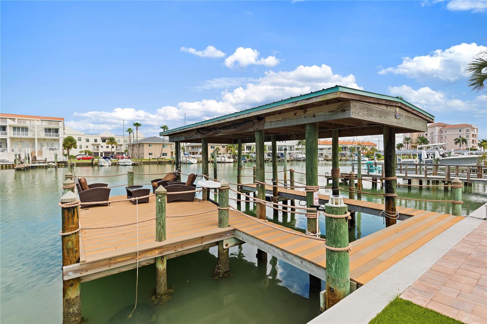 166 BAYSIDE DR — photo 33
