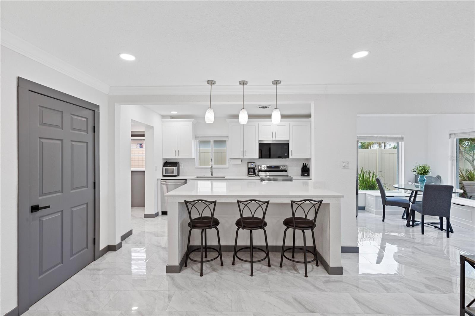 166 BAYSIDE DR — photo 8